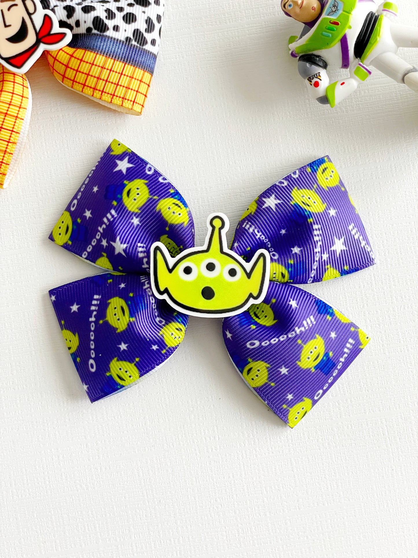 Green Alien Ribbon Hair Clip