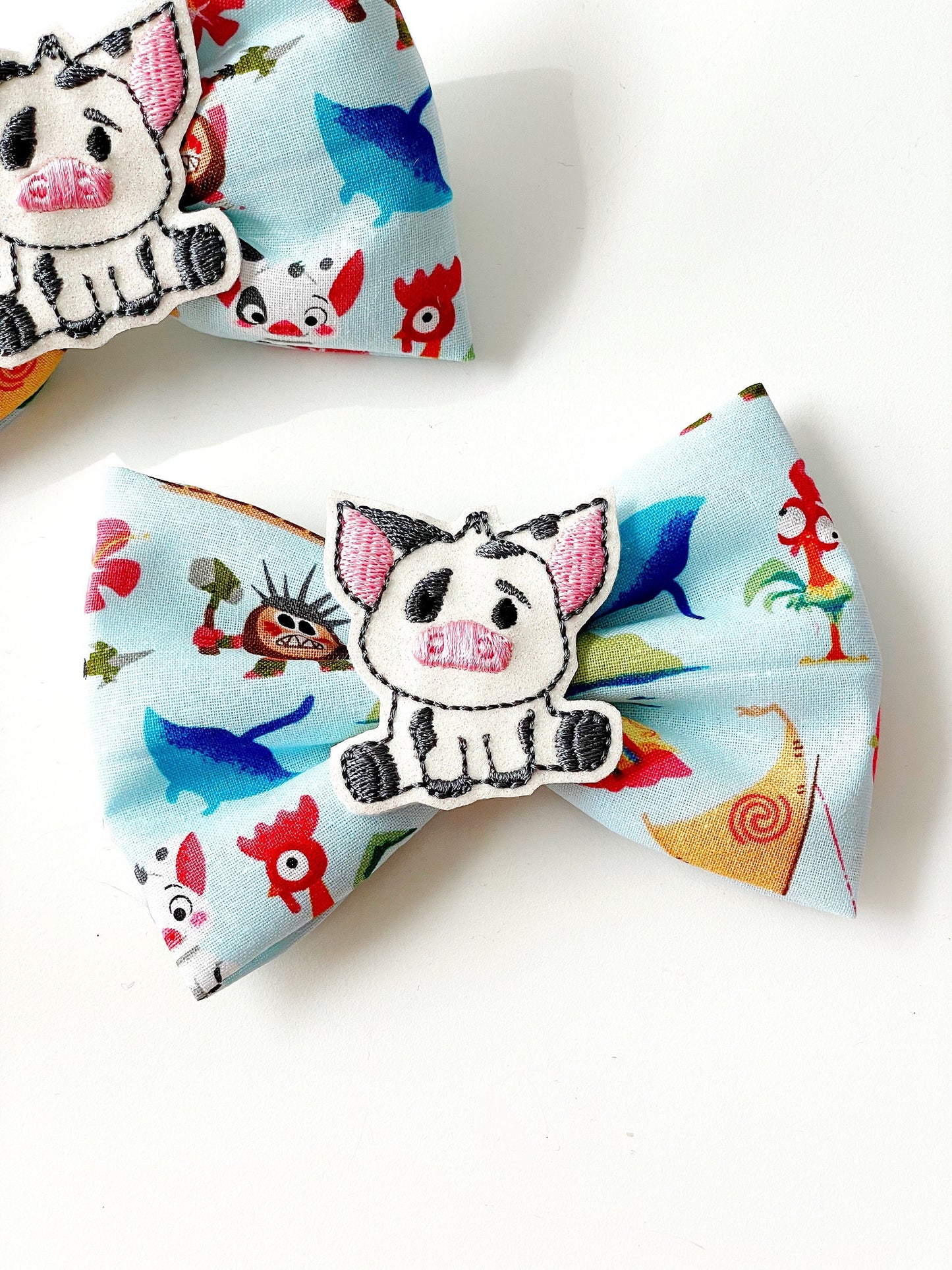 Moana Fabric Bow, Pua Moana Hair Bow, Disney World Hair Clip, Moana Hair Bow, Moana. Hair Clip, Disney Park Hair Bow, Pig Puffy Hair Bow